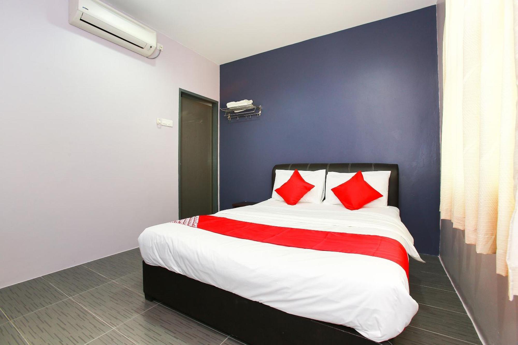 Oyo 89332 De Hotel Teluk Intan Esterno foto