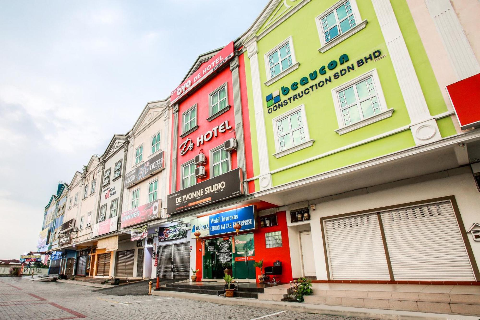 Oyo 89332 De Hotel Teluk Intan Esterno foto
