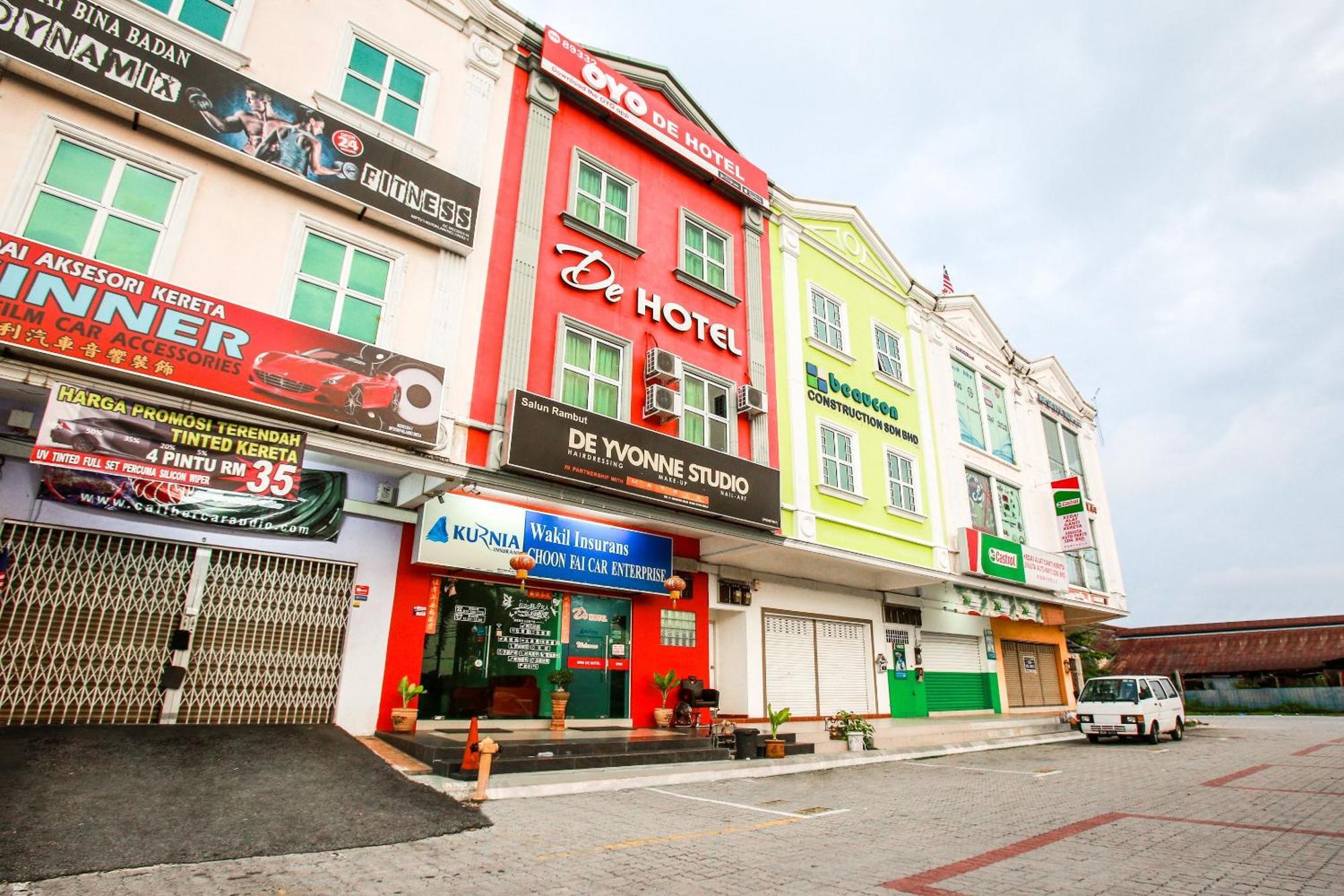 Oyo 89332 De Hotel Teluk Intan Esterno foto