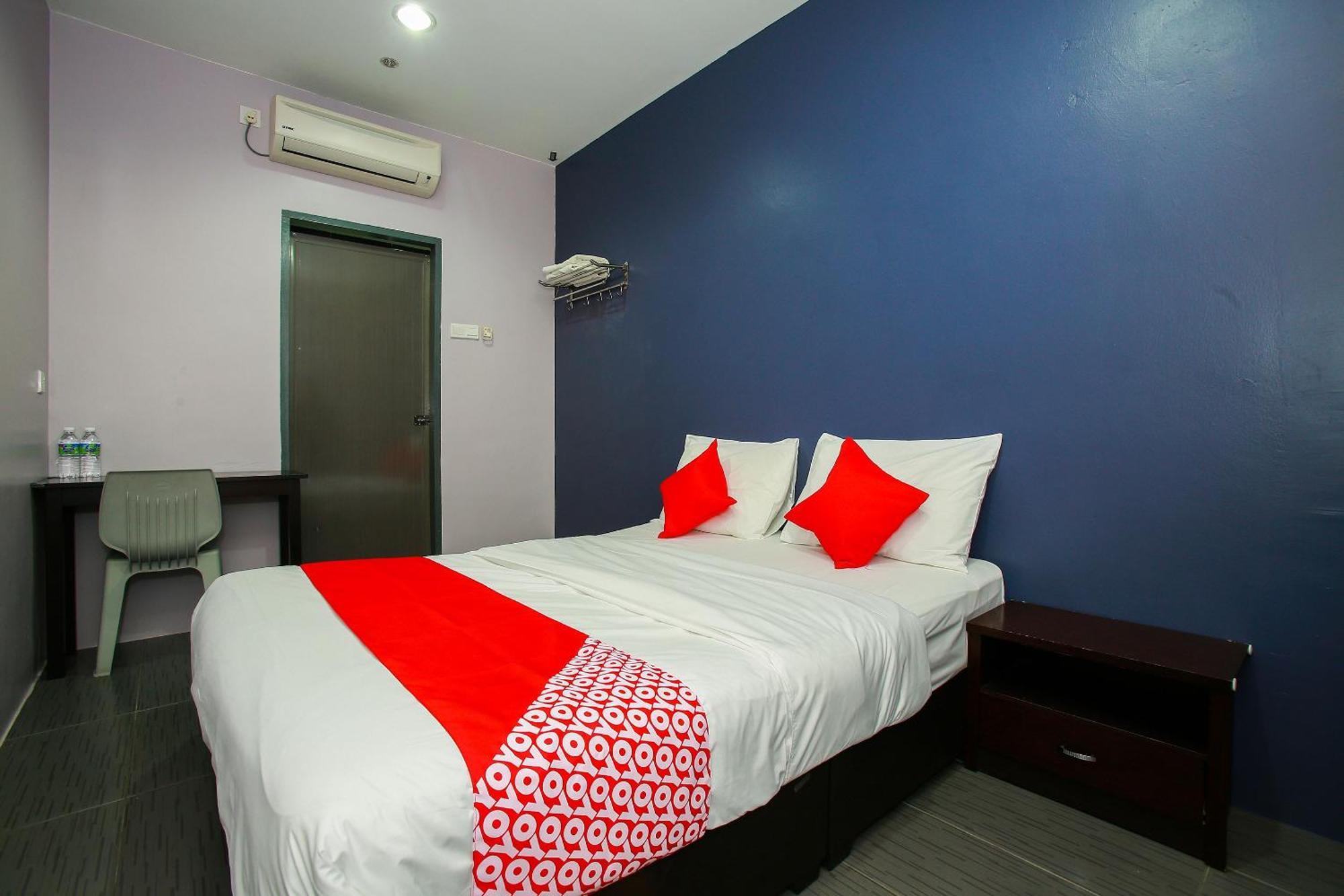 Oyo 89332 De Hotel Teluk Intan Esterno foto